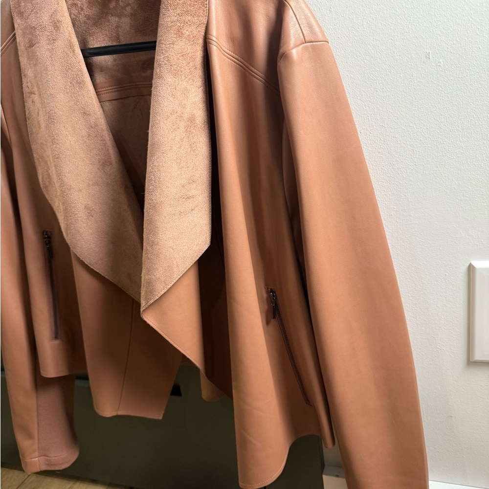 Bar III Women's Tan Crop Flyaway Faux Leather Jacket Size Medium - Picture 4 of 9